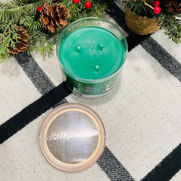 Vanilla Bean Noel 3 Wick Candle Bath & Body Works - Picture 4 of 5
